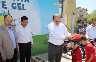 Güle Oynaya Camiye Gel Projesi’nde bisiklet dağıtımı...