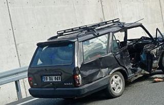 Gümüşhane’de kavşakta iki araç çarpıştı:...