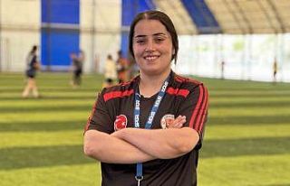 Gündüz antrenör, akşam esnaf