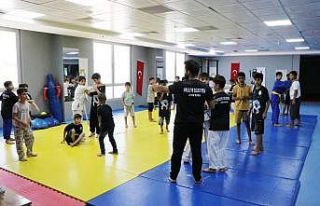 Haliliyeli gençlerden salon sporlarına yoğun ilgi