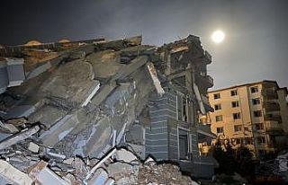 Hasarlı yapılar ve Mavi Ay