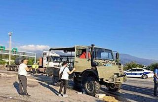 Hatay’da askeri araç tıra çarptı: 10 yaralı