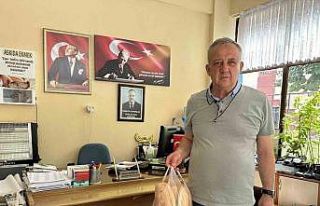 Hayırsever muhtar her hafta onlarca aileye ekmek...
