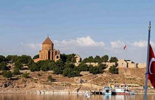 Hilton’dan Van Gölü maviliklerinde tekne turu