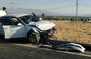 İki aracın karıştığı kazada: 4 yaralı