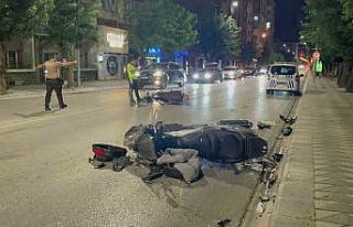 İki motosiklet kafa kafaya çarpıştı: 4 yaralı