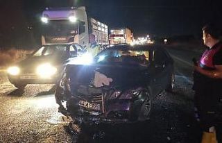 İki otomobil çarpıştı