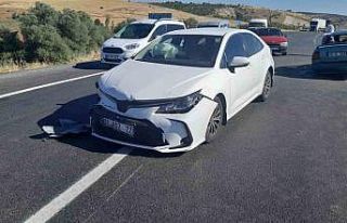 İki otomobilin çarpıştığı kazada 3 kişi yaralandı