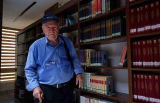 İki üniversite mezunu 80 yaşındaki Şevki amca...