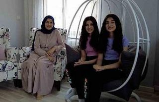 İkizler, tıp fakültesini kazanarak ailelerini gururlandırdı