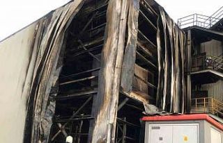 İnşaat halindeki demir çelik fabrikasını alevler...