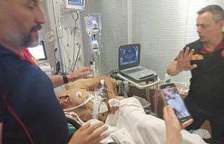 İnşaat işçisinin vücuduna 1,5 metrelik demir...