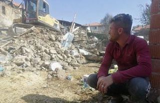 Isparta’da çıkan yangında bir ev küle döndü