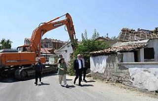 Isparta’da trafiği rahatlatmak için yol üzerindeki...
