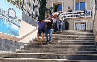 İstanbul’da bir AVM’de hırsızlık anı kamerada:...