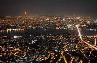 İstanbul’da hayran bırakan Süper Ay manzarası...