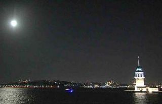 İstanbul’da “Süper Mavi Ay” manzarası hayran...