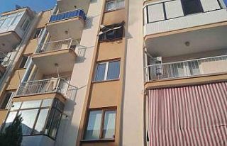 İzmir’de apartman dairesinde yangın