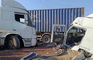 İzmir’de iki tır çarpıştı: 1 yaralı