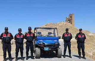 Jandarma, 3 bin yıllık Zerzevan Kalesi’ni UTV...