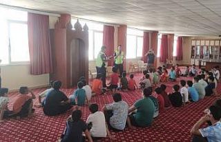 Jandarmadan çocuklara trafik eğitimi