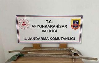 Kaçak kazı yapan 4 kişi jandarma tarafından suçüstü...