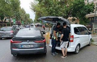 Kadıköy’de tehlikeli hareketler yaparak ilerleyen...