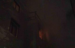 Kadıköy’de yangında can pazarı: Korkuluklardan...