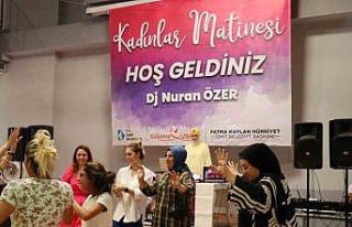 Kadınlar matinesinde buluşan kadınlar gönüllerince...