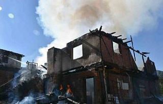 Kahraman baba, alevler arasında kalan 4 yaşındaki...