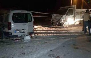 Kamyonet ile hafif ticari aracın çarpıştığı...