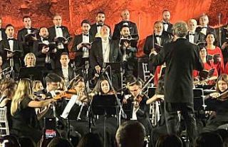 Kapadokya’da 140 kişilik koro Beethoven’in 9....