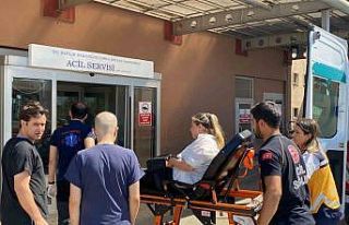 Kapkaççılara çantasını kaptırmadı, sürüklenirken...