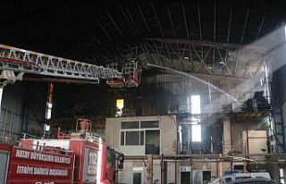 Kaportacıda çıkan yangın, iş yerlerine sıçramadan...