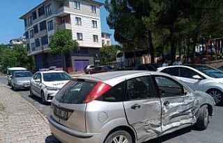 Karabük’te panelvan ile otomobil çarpıştı:...