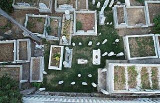 Karacaahmet Mezarlığı’ndaki ‘Hattatlar Sofası’...