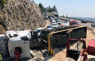 Karayolu tek şeritten trafiğe açıldı