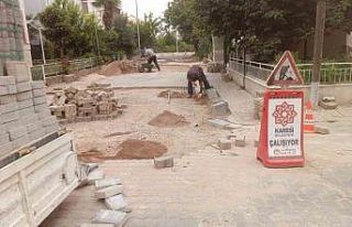 Karesi’de yollar parke taşı örülüyor