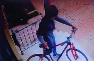 Kartal’da 48 bin TL’lik 3 bisiklet çalıp kaçtılar