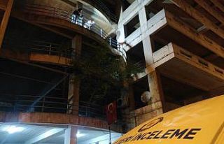 Katlı otoparktan düşen 35 yaşındaki şahıs ağır...