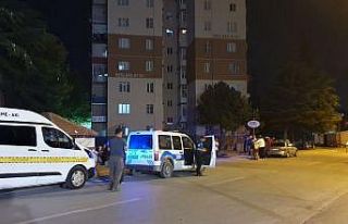 Kayseri’de 5. kattan düşen genç ağır yaralandı