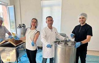 KAYÜ Yeşilhisar Meslek Yüksekokulunda Bal Hasadı...