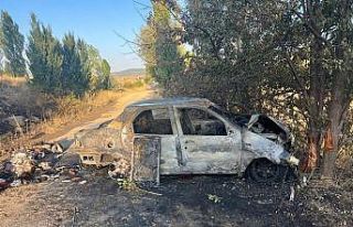 Kaza yapan otomobil yandı: 2 yaralı