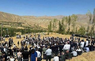 Kazada hayatını kaybeden anne ve oğlu gözyaşları...