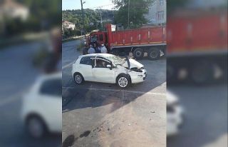 Kdz. Ereğli’de kamyonla otomobil çarpıştı:...