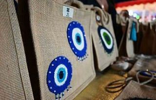 Kemer’de ev hanımları üretmeye devam ediyor