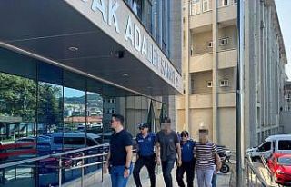 Kendilerini banka görevlisi olarak tanıtıp 120...