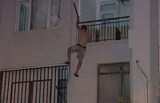 Kendini eve kilitleyip elinde bıçakla polise direndi,...