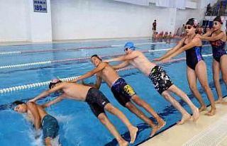 Kepez Belediyesi Spor Kulübü antrenörleri, kendi...