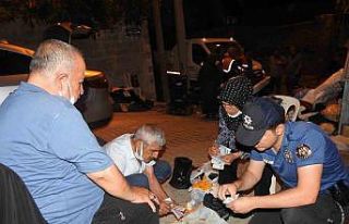 Kilis’te 13 kamyonet çöp çıkan evde para ve...